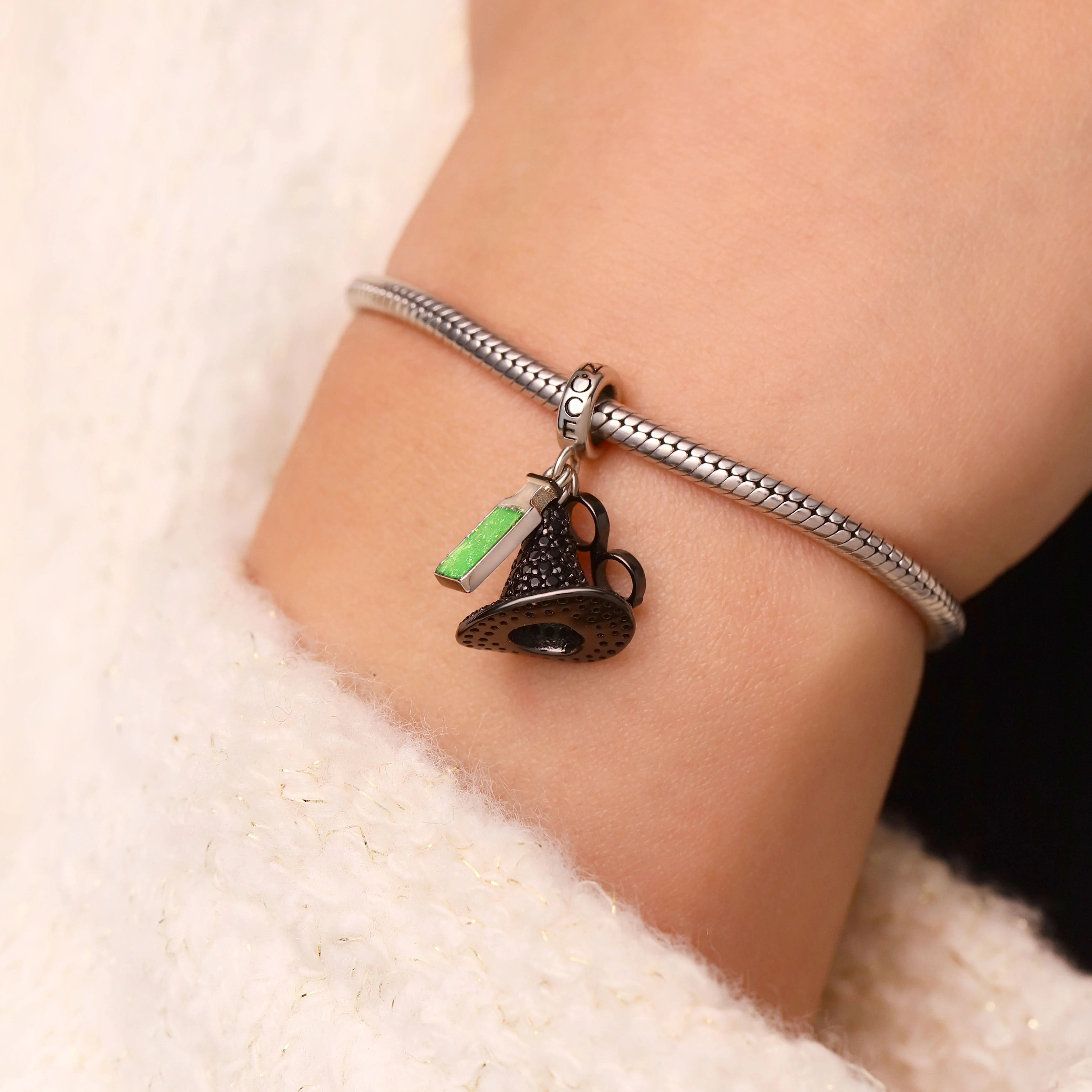 Gnoce Zawieszka z czarnym kapeluszem, okularami i potrójną butelką Wicked Elphaba - Image 8